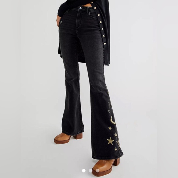 135 NWT Free People x Driftwood Farrah High Rise Flare Jean Star Black Celestial - Picture 4 of 13